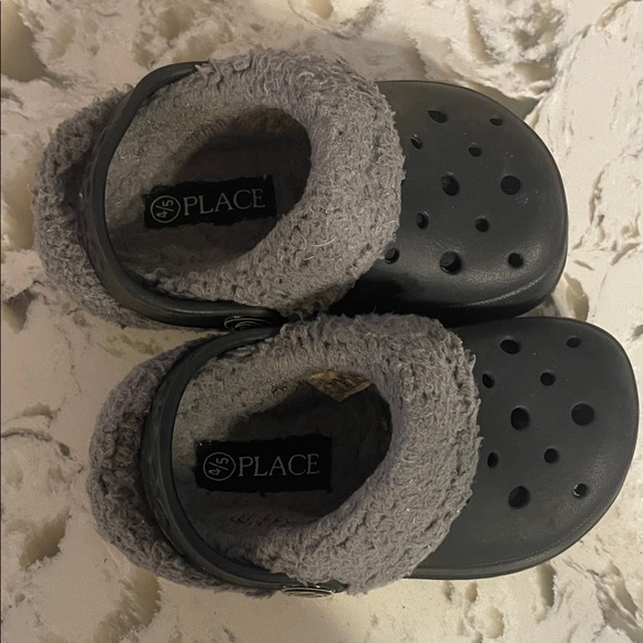 The Children's Place Black Slippers with Gray Lining - Picture 2 of 2